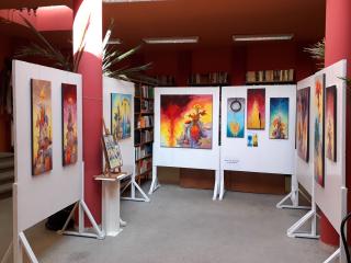 Kiállítás a Wigner Középiskola könyvtárában